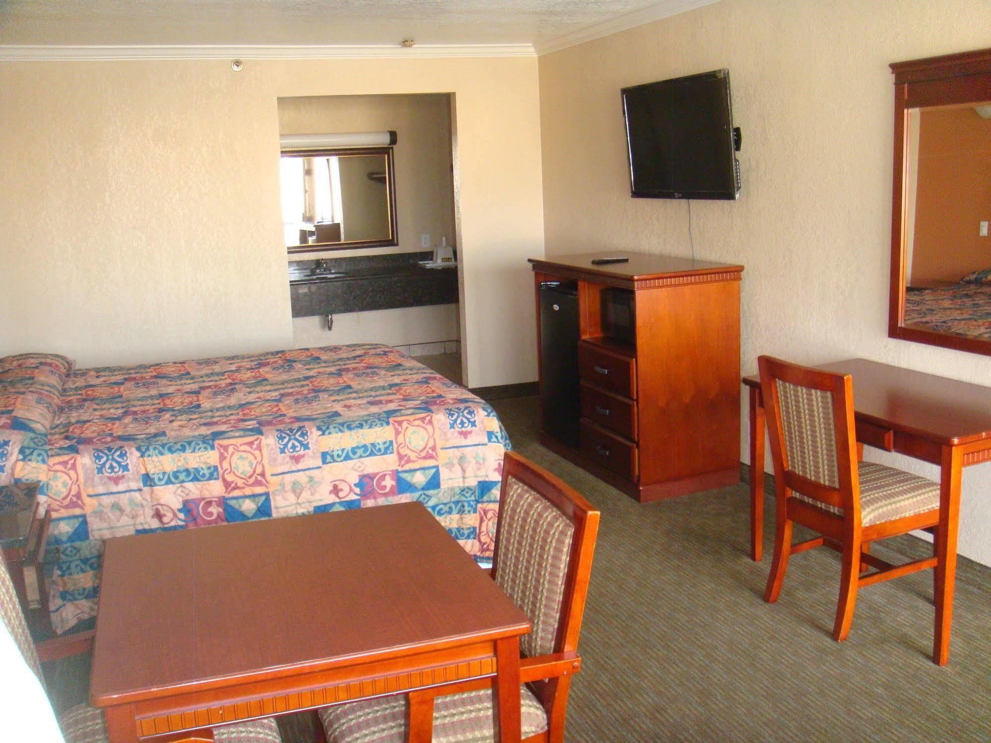 Budget Inn La Puente Esterno foto